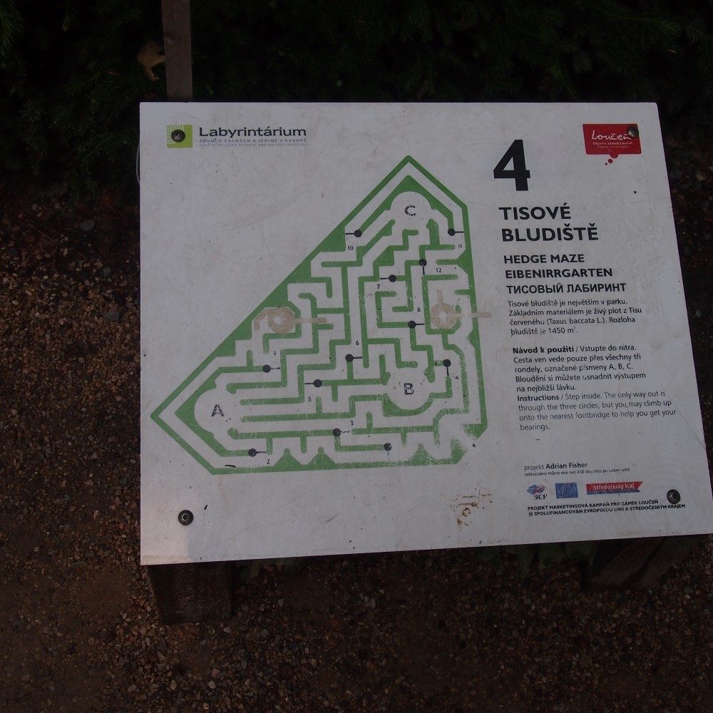 Loučeň, labyrinth park